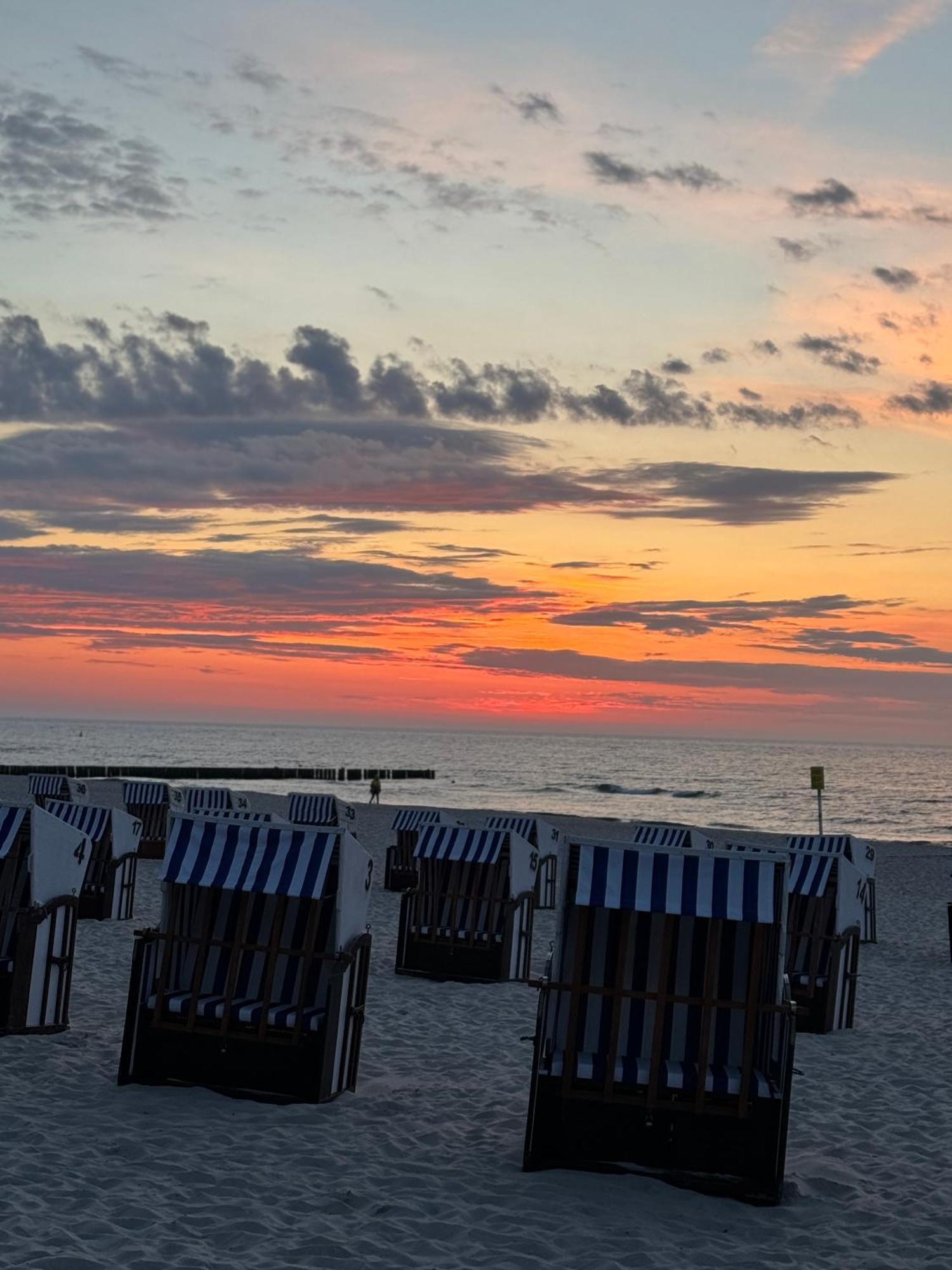 4Summer Kolobrzeg Apartamenty White Blue Sauna & Fitness & Parking 100 Metrow Do Pieknej Szerokiej Piaszczystej Plazy, Wspanialy Widok Z Duzego Tarasu! 100 Meter Zu Einem Schoenen Breiten Sandstrand, Herrliche Aussicht Von Einer Grossen Terrasse! Bagian luar foto