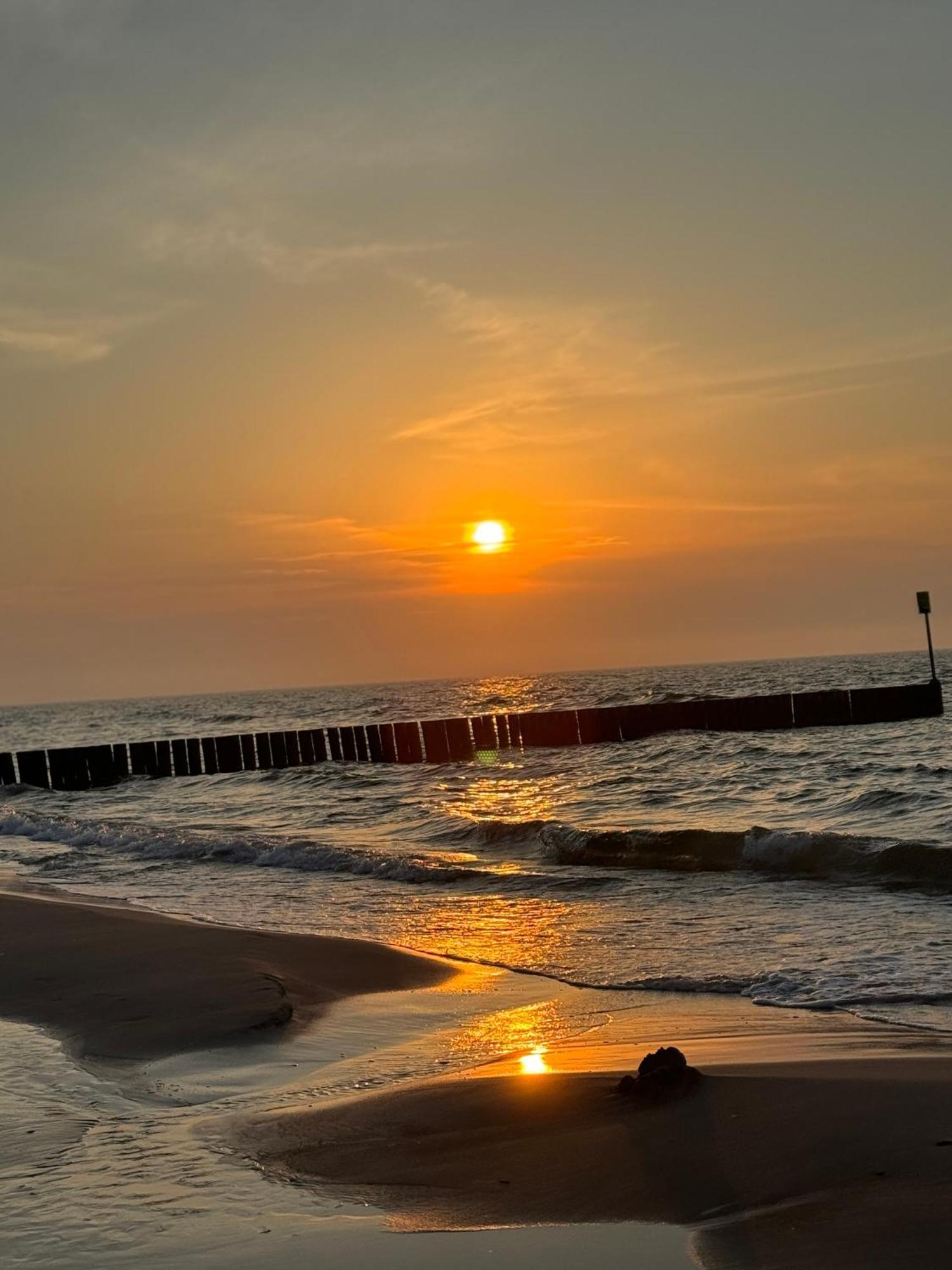 4Summer Kolobrzeg Apartamenty White Blue Sauna & Fitness & Parking 100 Metrow Do Pieknej Szerokiej Piaszczystej Plazy, Wspanialy Widok Z Duzego Tarasu! 100 Meter Zu Einem Schoenen Breiten Sandstrand, Herrliche Aussicht Von Einer Grossen Terrasse! Bagian luar foto