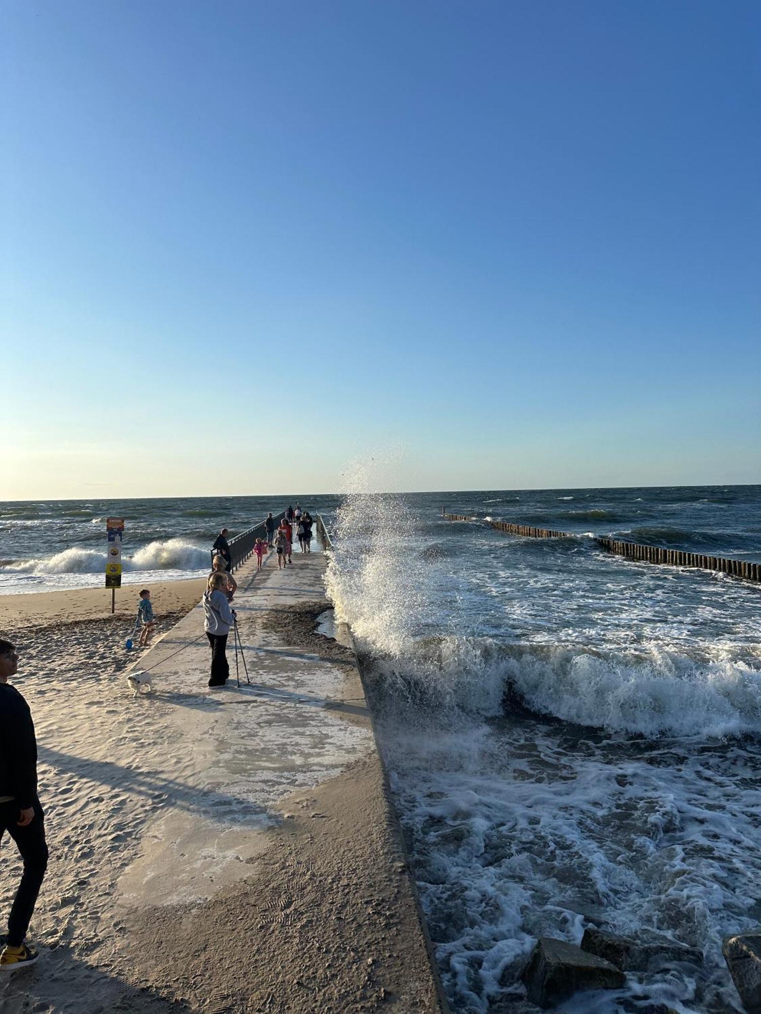 4Summer Kolobrzeg Apartamenty White Blue Sauna & Fitness & Parking 100 Metrow Do Pieknej Szerokiej Piaszczystej Plazy, Wspanialy Widok Z Duzego Tarasu! 100 Meter Zu Einem Schoenen Breiten Sandstrand, Herrliche Aussicht Von Einer Grossen Terrasse! Bagian luar foto