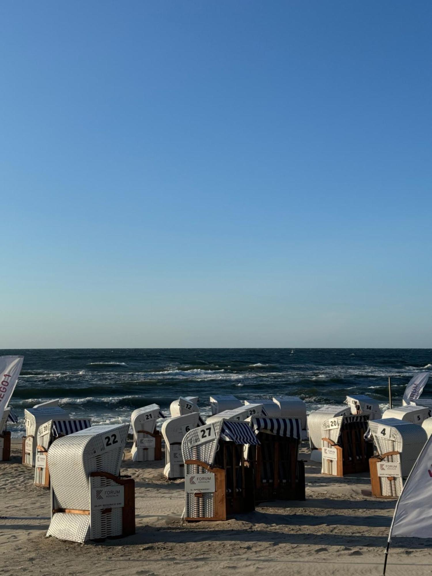 4Summer Kolobrzeg Apartamenty White Blue Sauna & Fitness & Parking 100 Metrow Do Pieknej Szerokiej Piaszczystej Plazy, Wspanialy Widok Z Duzego Tarasu! 100 Meter Zu Einem Schoenen Breiten Sandstrand, Herrliche Aussicht Von Einer Grossen Terrasse! Bagian luar foto