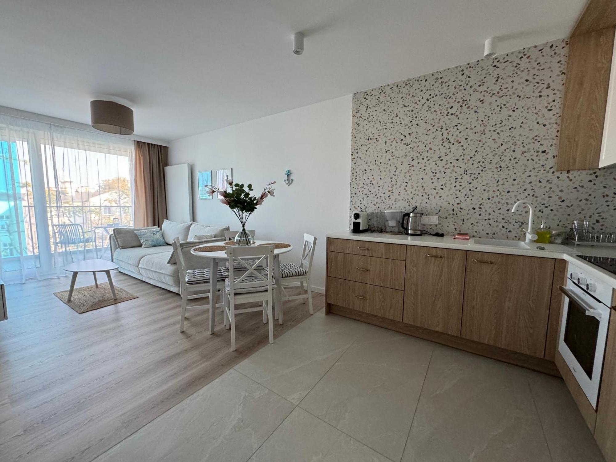 4Summer Kolobrzeg Apartamenty White Blue Sauna & Fitness & Parking 100 Metrow Do Pieknej Szerokiej Piaszczystej Plazy, Wspanialy Widok Z Duzego Tarasu! 100 Meter Zu Einem Schoenen Breiten Sandstrand, Herrliche Aussicht Von Einer Grossen Terrasse! Bagian luar foto